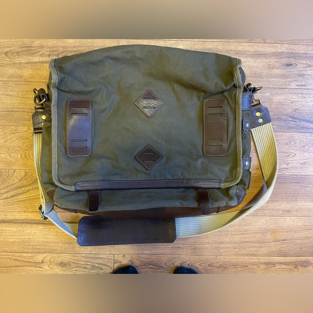 Will Leather Goods Mirror Lake Messenger Bag